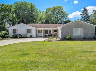 25815 Skye Dr, Farmington Hills, MI 48336