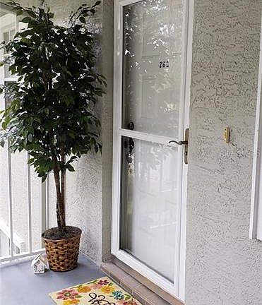 2nd image of 1390 Oakhill Dr #203