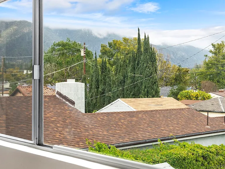 426 Santa Paula Ave — Photo 28