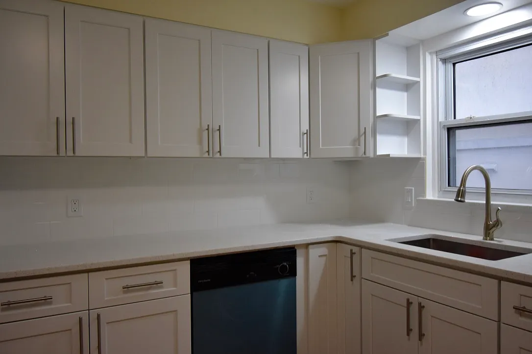 3 bed, 2488 sqft, $3,950 — Photo 2