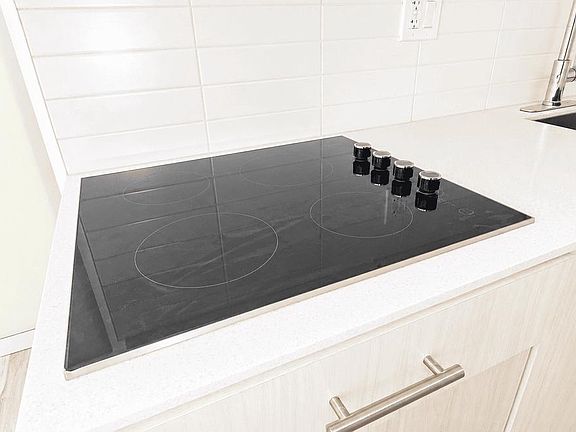 4th image of 2422 17th St NW #207