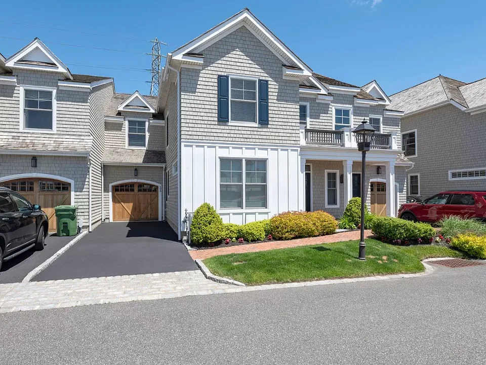105 High Pond Ln