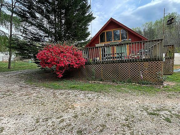 2nd image of 174 Sanders Blvd