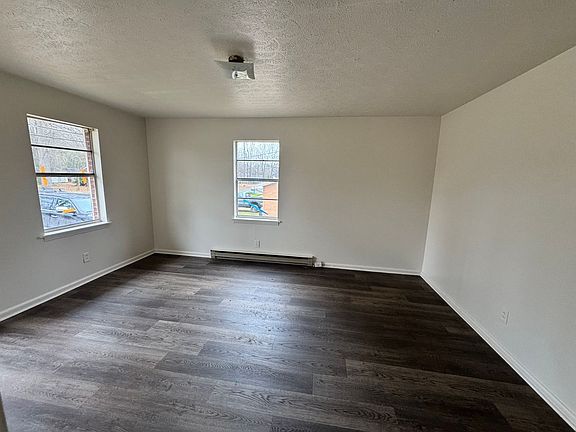 4th image of 126 Woodland Ave