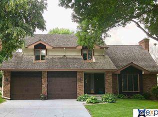 10411 Y St, Omaha, NE 68127