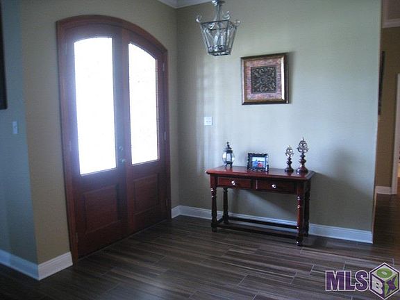 4th image of 721 N Millet Ave