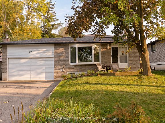3rd image of 37 Maple Ave W