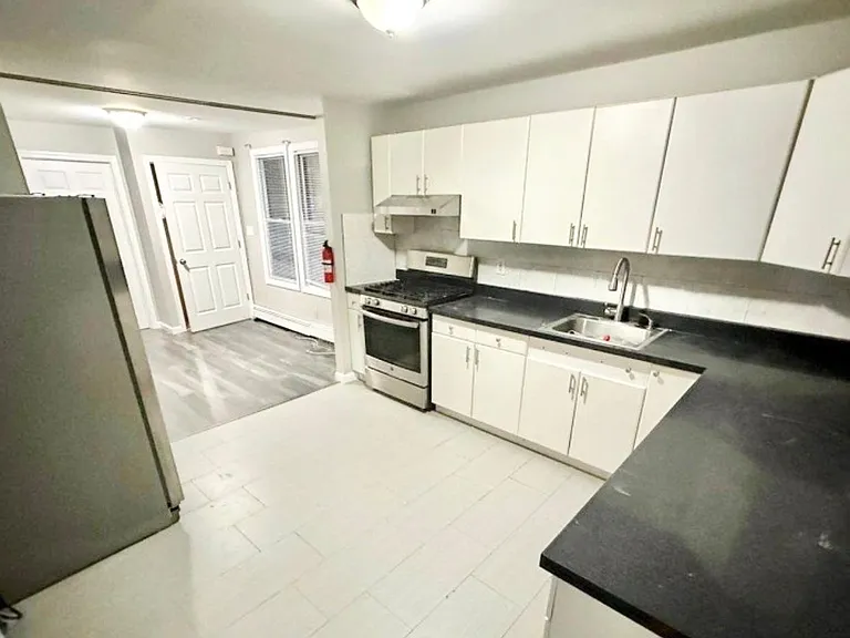101 Lafayette Ave — Photo 3