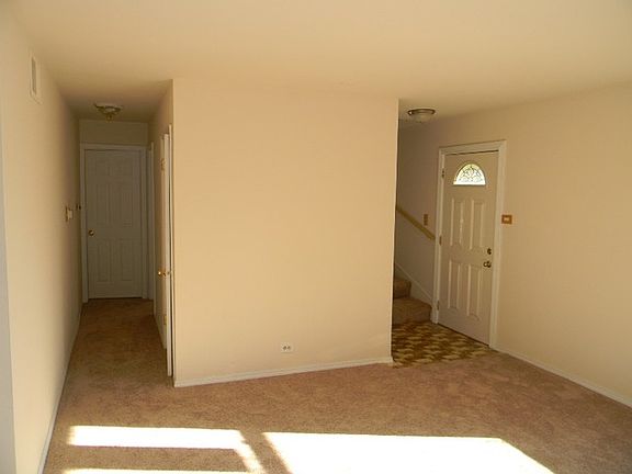 5th image of 128 West Dr