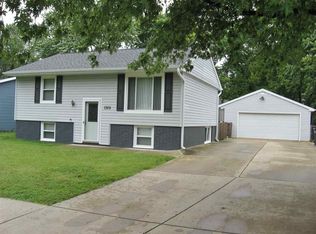 1305 Georgeanne Dr, Pekin, IL 61554