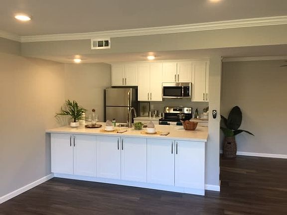 2nd image of 141 Wellesley Cres #2B-2Ba