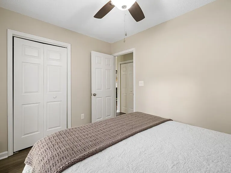 144 Lake Hollow Cir — Photo 18