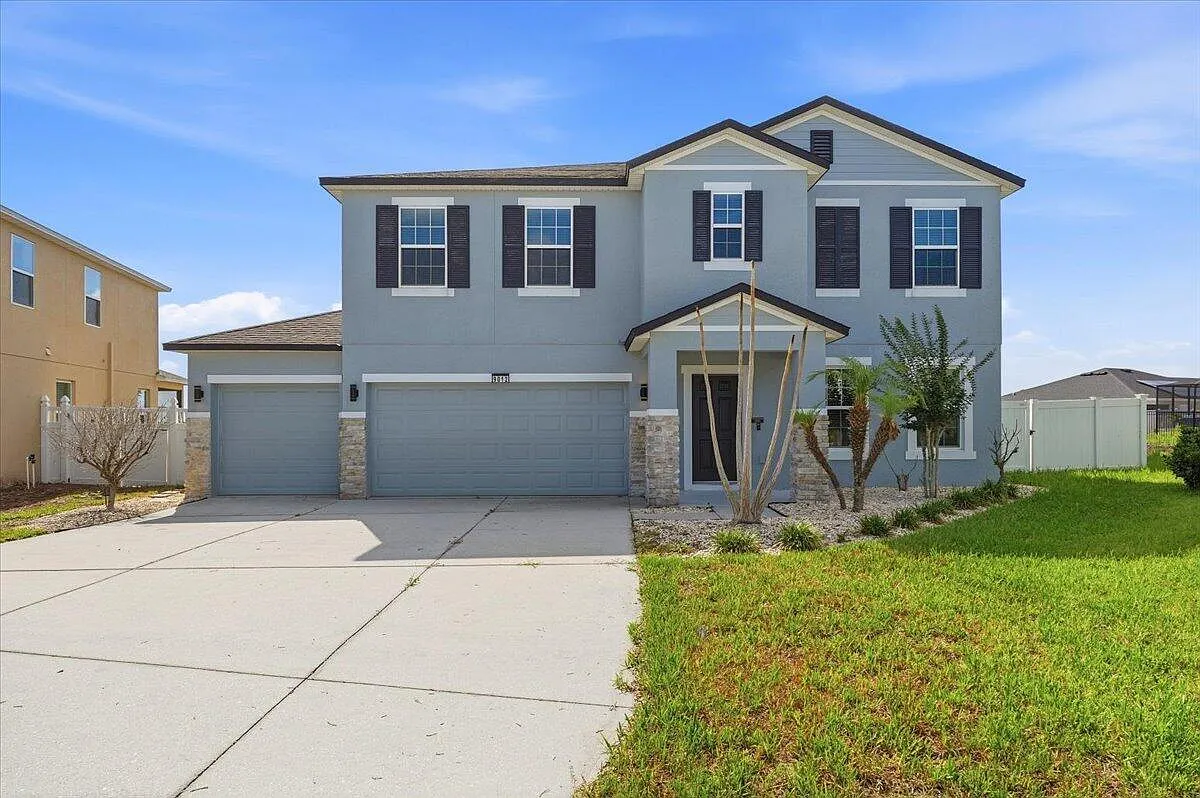 4 bed, 2.5 bath, 2825 sqft, $2,900 — Photo 2