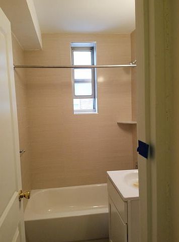 2nd image of 2631 W 2nd St APT 5G