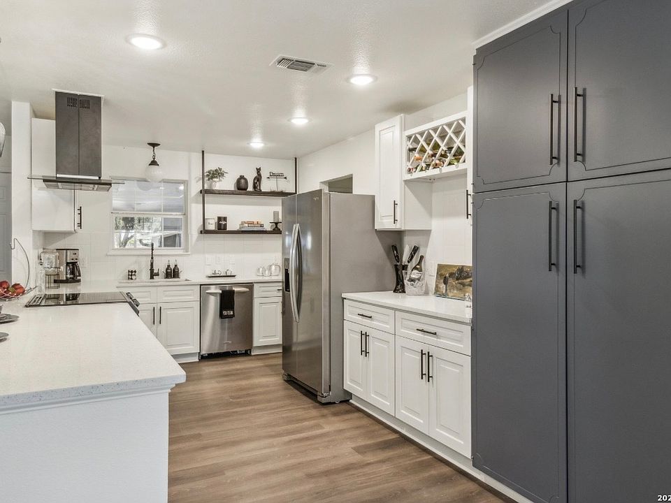 1st image of 194 Rosewood
