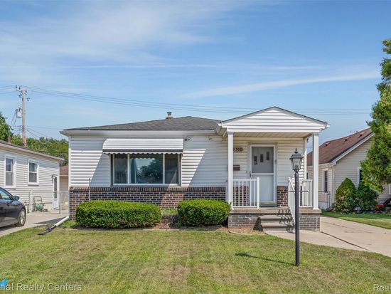 23018 Lambrecht Ave, Eastpointe, MI 48021