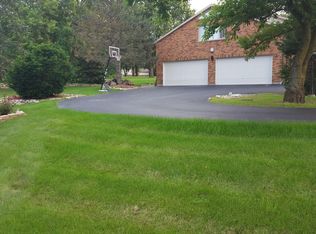 8 Hillcrest Dr, Hawthorn Woods, IL 60047