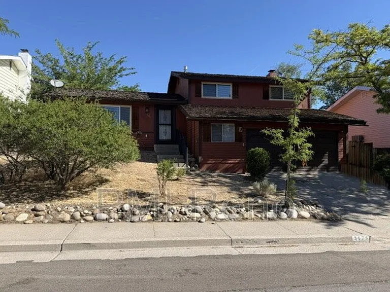 3675 Meeks Way — Photo 1