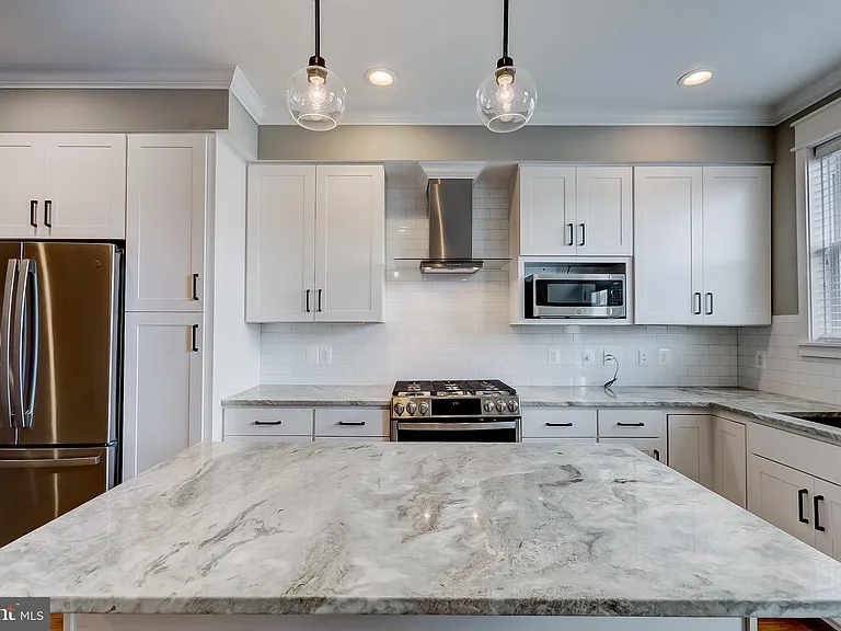 715 S Conkling St — Photo 11
