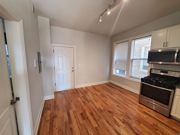 3rd image of 2111 N Western Ave APT 2