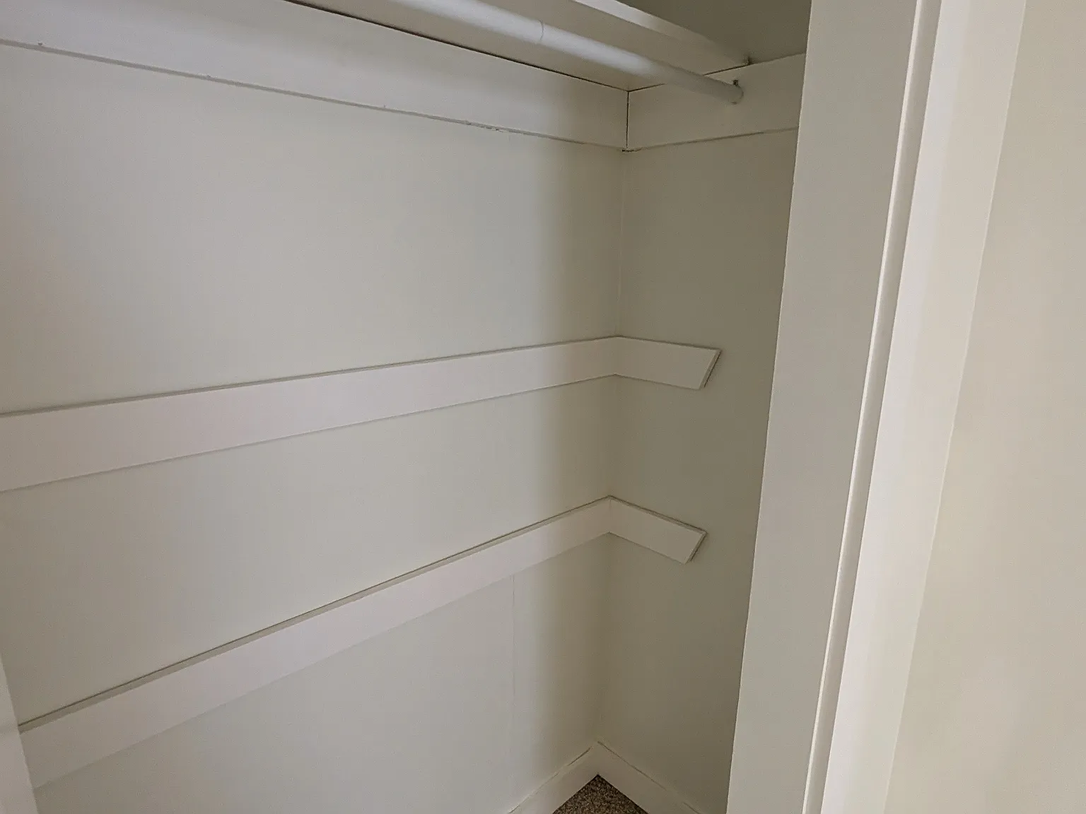 1 bed, 700 sqft, $1,050 — Photo 3