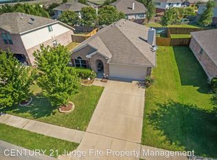 214 Goodnight Ln, Waxahachie, TX 75165
