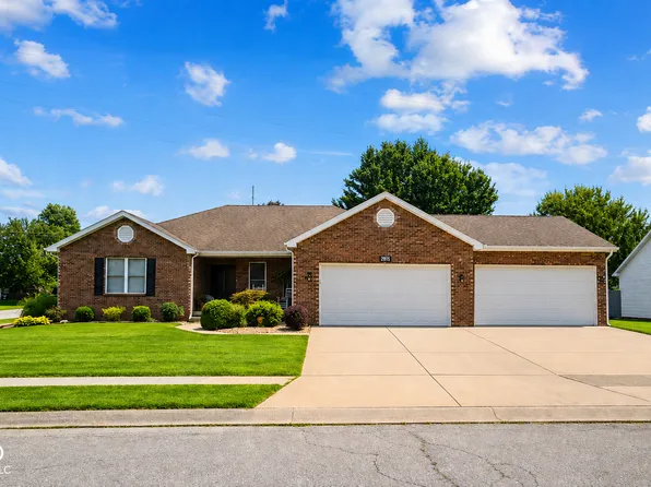 2895 Foxridge Cir, Columbus, IN 47203