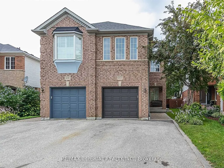 453 Heddle Cres — Photo 1