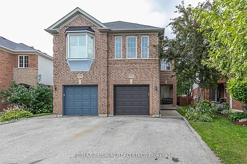 453 Heddle Cres Photo 1