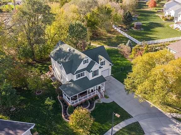 2nd image of 3011 Sapphire Cir