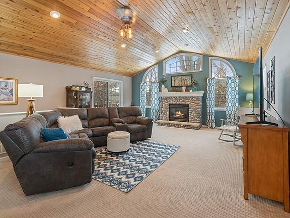 4th image of 26704 Glen Oak Dr