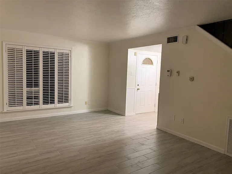 2211 Montclair Dr — Photo 3
