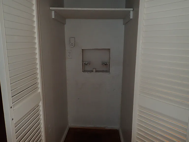 1216 Elmwood St — Photo 5