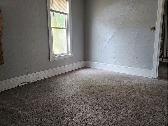4th image of 2 Hollister St