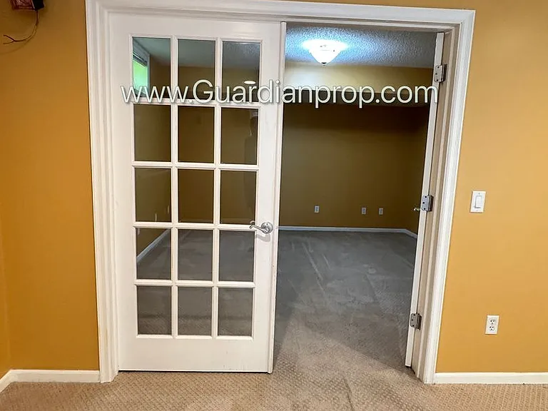 4046 Albany Cir — Photo 22