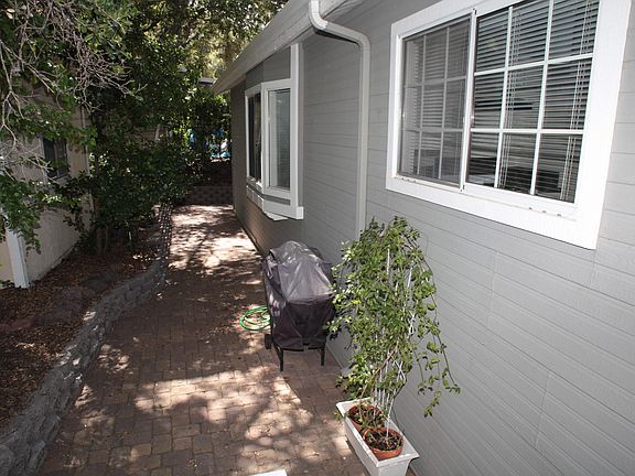 5th image of 94 Sherwood Dr
