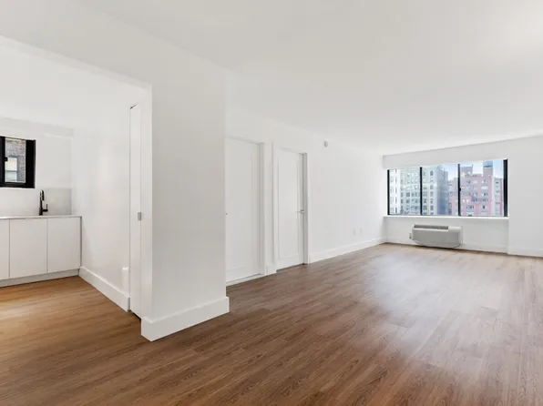 160 West 24th Street image 1 of 25