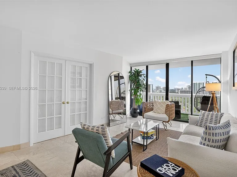 1000 Island Blvd #2105 — Photo 4