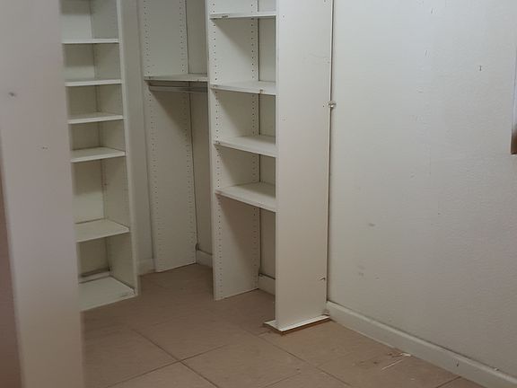 Master Walk in closer