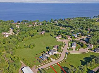 4625 Shambeau Dr #11, Oshkosh, WI 54901