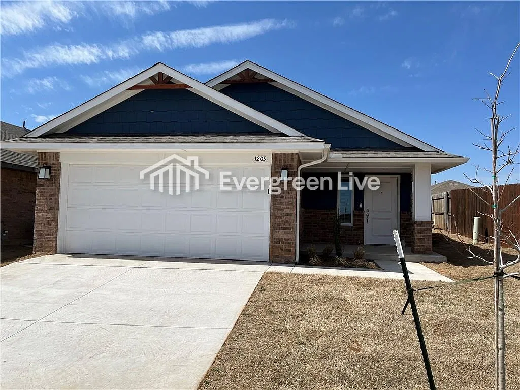 3 bed, 2.0 bath, 1347 sqft, $1,445 — Photo 2