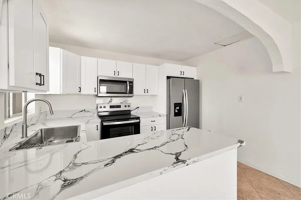 3 bed, 1140 sqft, $1,695 — Photo 4
