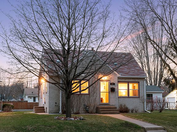 2nd image of 820 4th Ave S