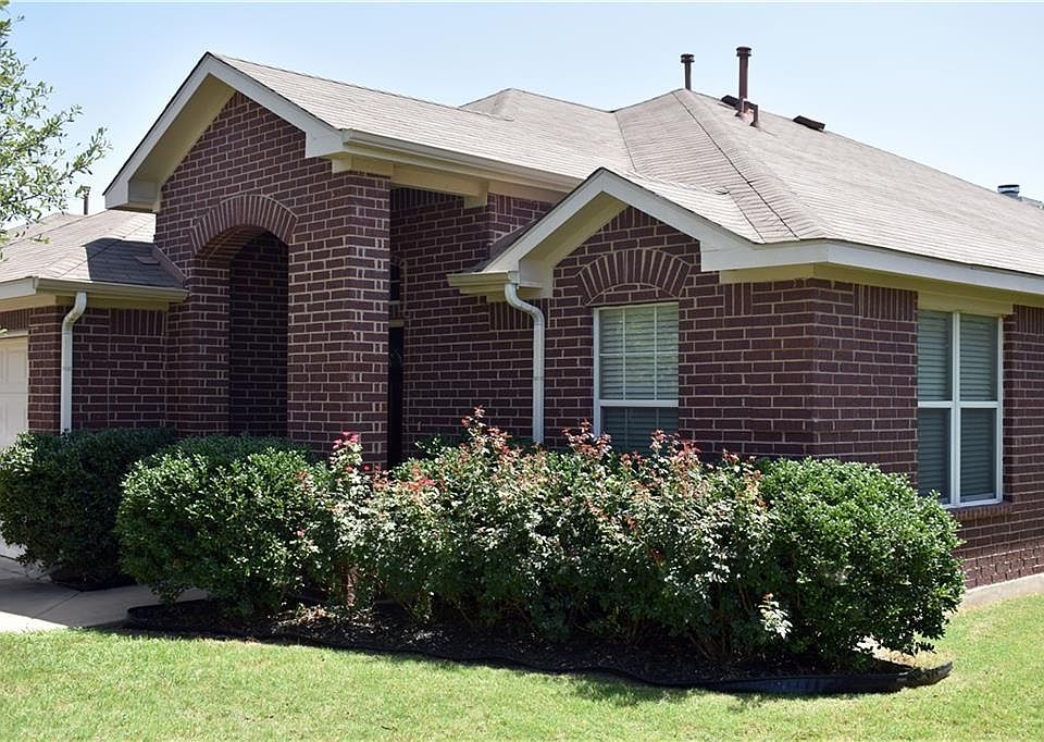 1st image of 208 Poplarwood Dr