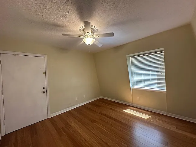 2 bed, 1.5 bath, 1280 sqft, $1,600 — Photo 3