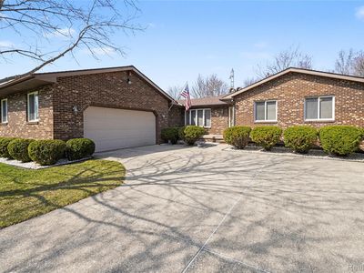 7222 Calkins Rd, Flint, MI, 48532