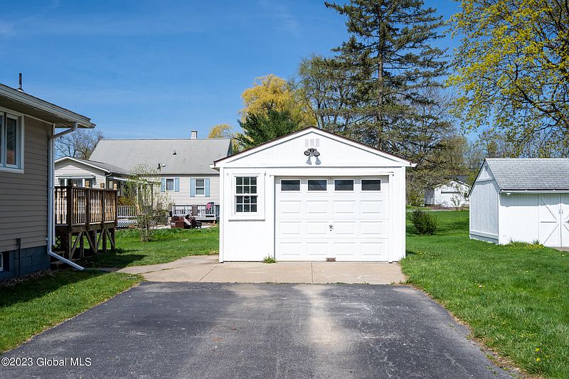 4th image of 28 Maine Avenue
