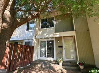 2433 Southgate Sq, Reston, VA 20191