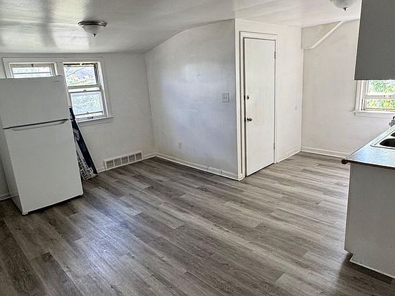 4th image of 3542 W 119th St #Up