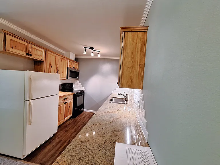 380 Paradise Cir #C8 — Photo 10